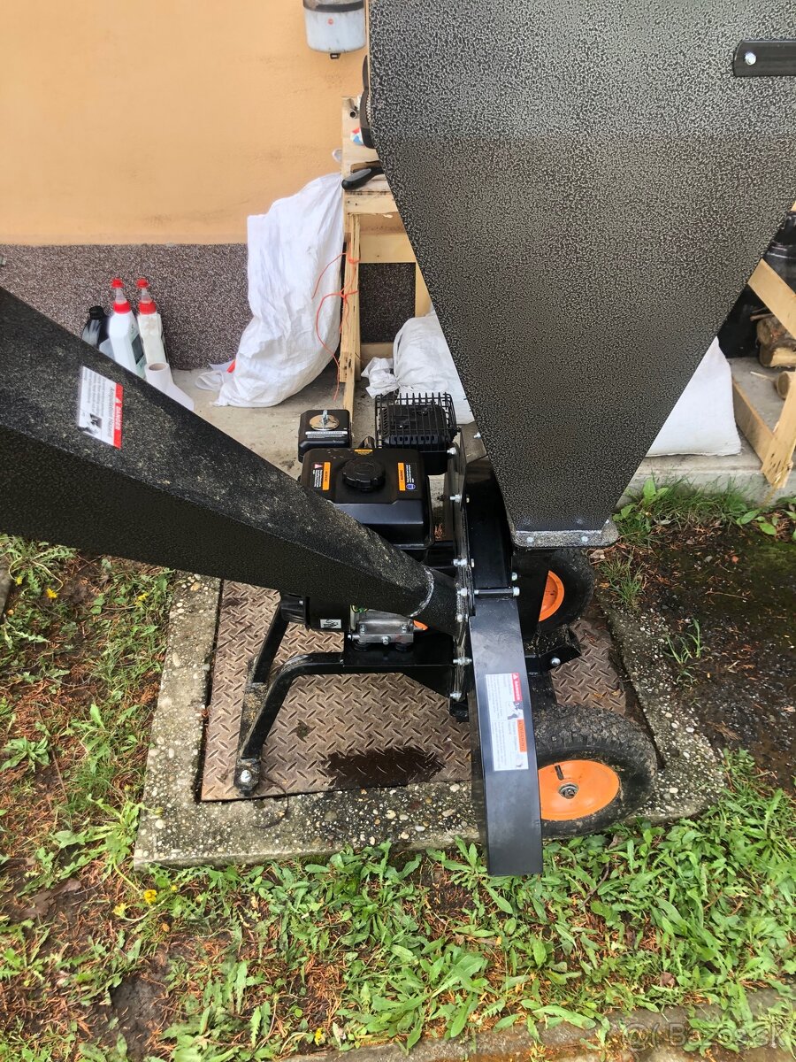 Benzínový štiepkovač Villager 75cm - 2