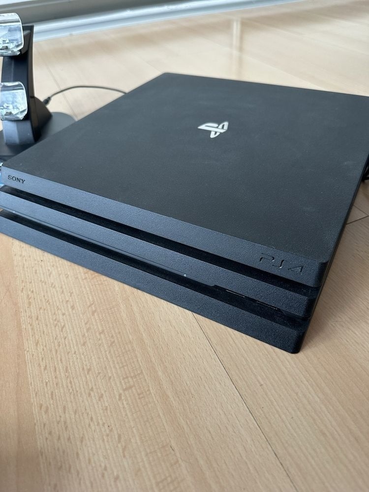 Playstation 4 Pro 1TB - 2