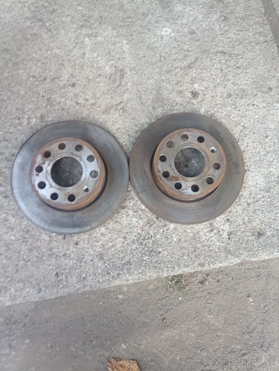 Predám zadné kotúče vw Touran 1T - 2