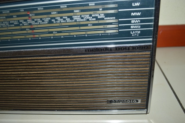predam stare radio GRUNDIG - 2