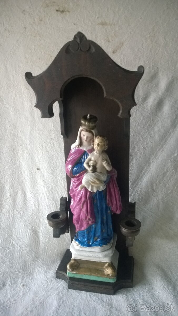 stará madona v drevenom oltáriku - 2
