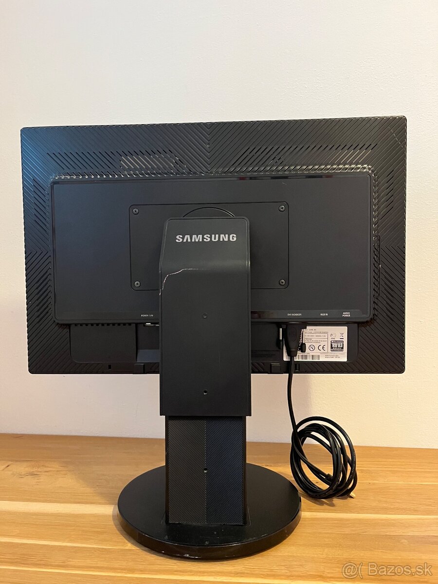 Samsung monitor uhlopriečka 24” - 2