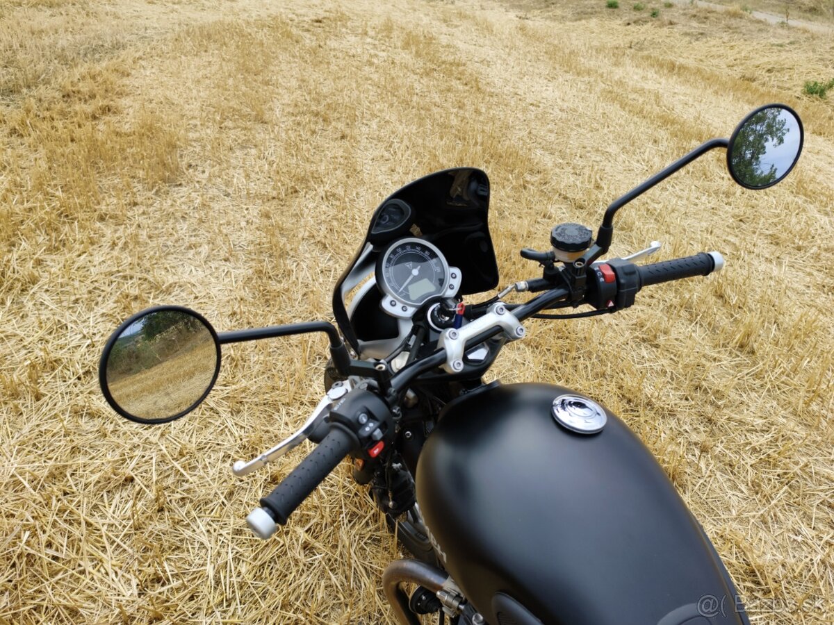 Triumph street twin 900 - 2