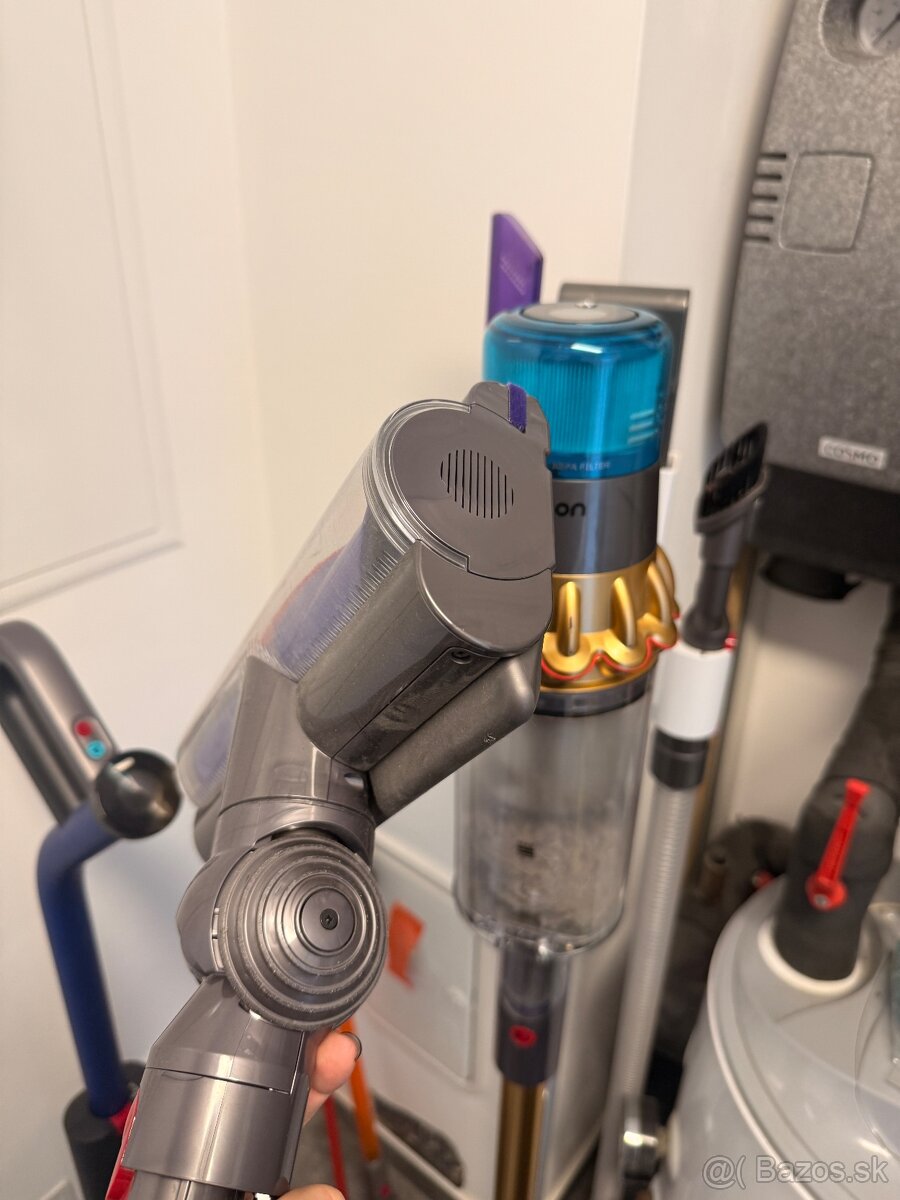 PREDÁM DYSON V15 - 2