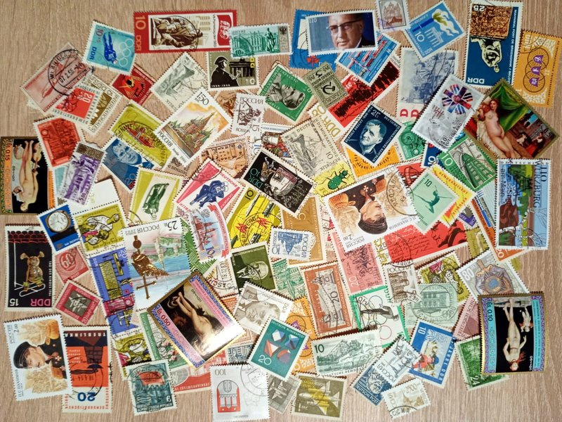 Predám balík poštových známok 1000 ks. č 4 - 2