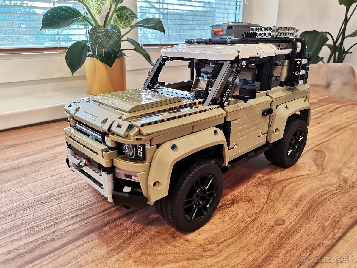 Land Rover Defender - 2