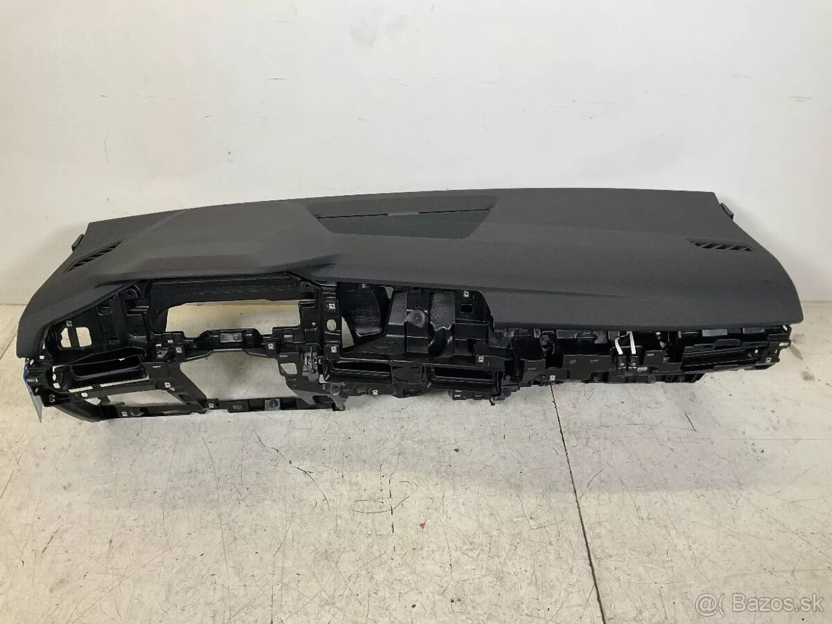 Pristrojova doska GOLF 8 - 2