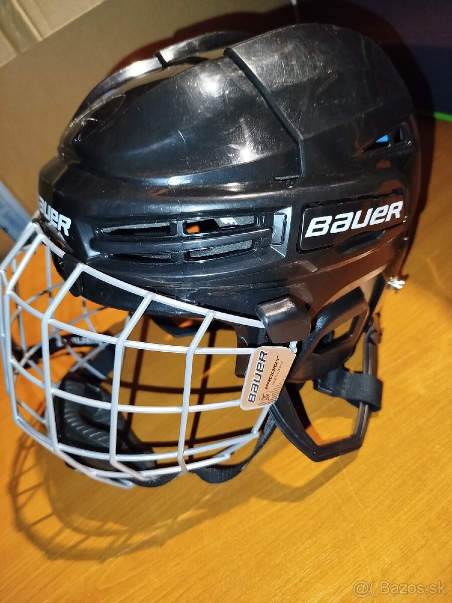hokejová prilba - 2