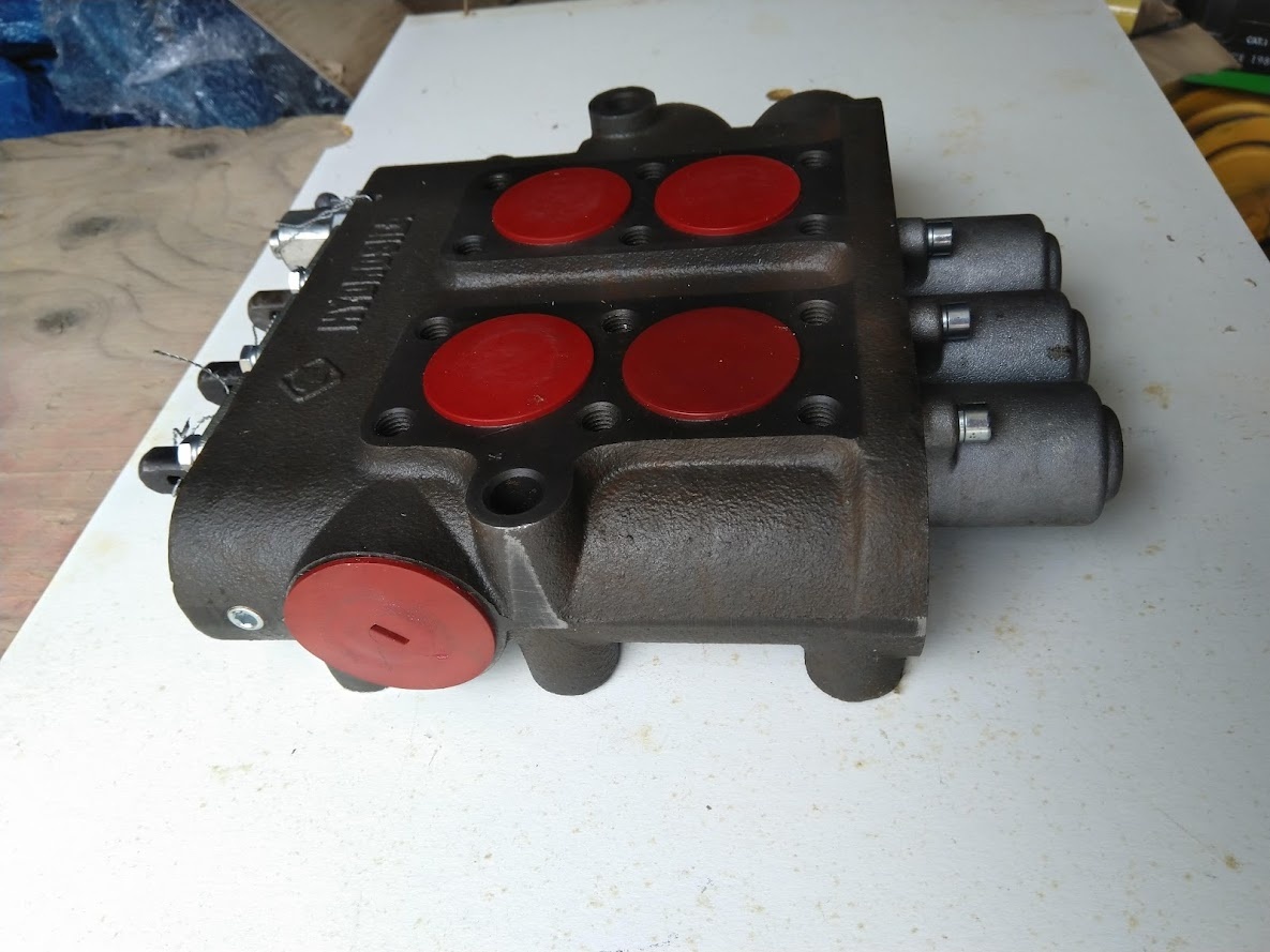 hydraulický rozvádzač R-100 - 2