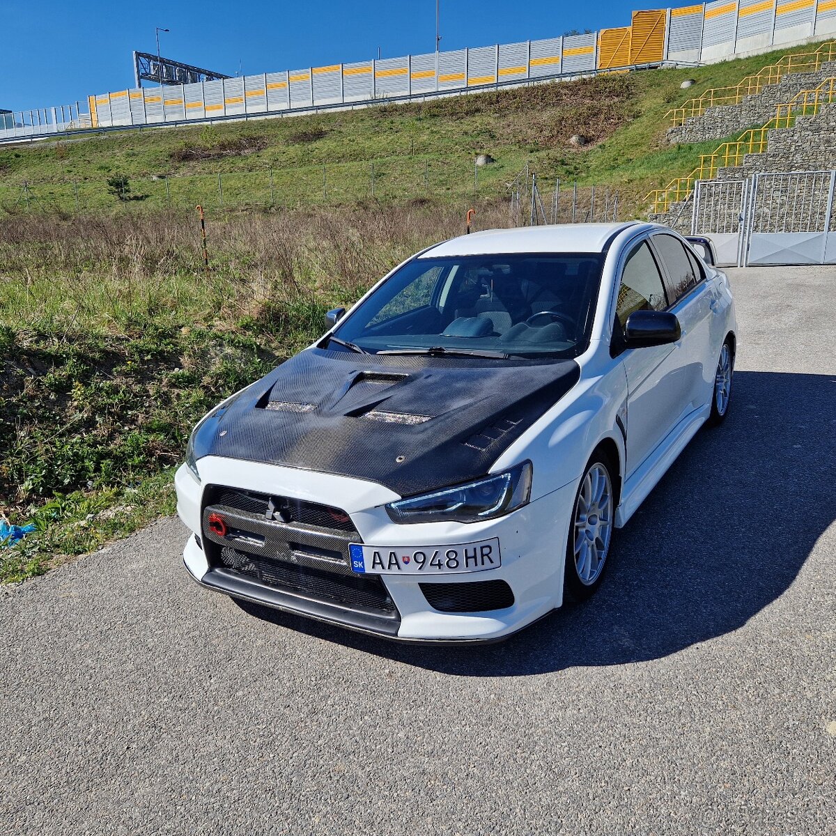 Mitsubishi Lancer evo x - 2