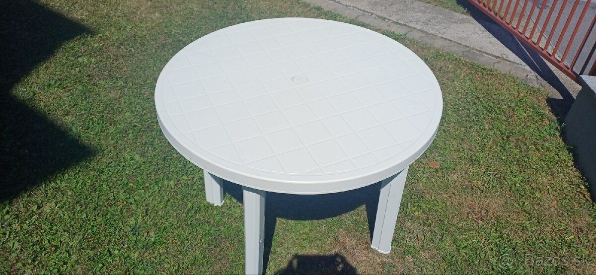 Plastový stôl - rozkladací - 2