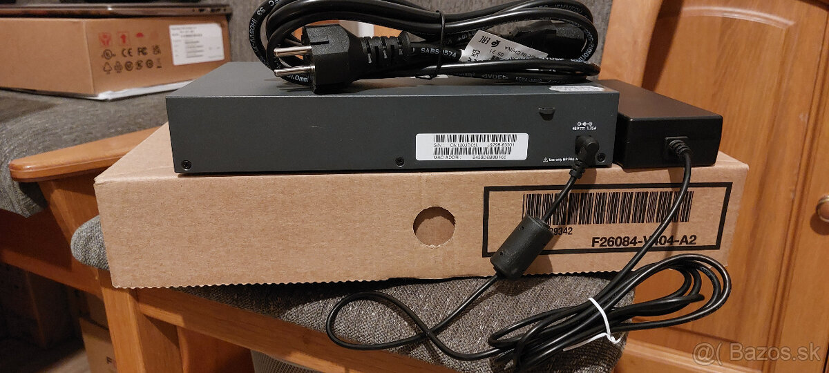 HP gigabit managed PoE switch 8x 1Gbe + 2x SFP - 2