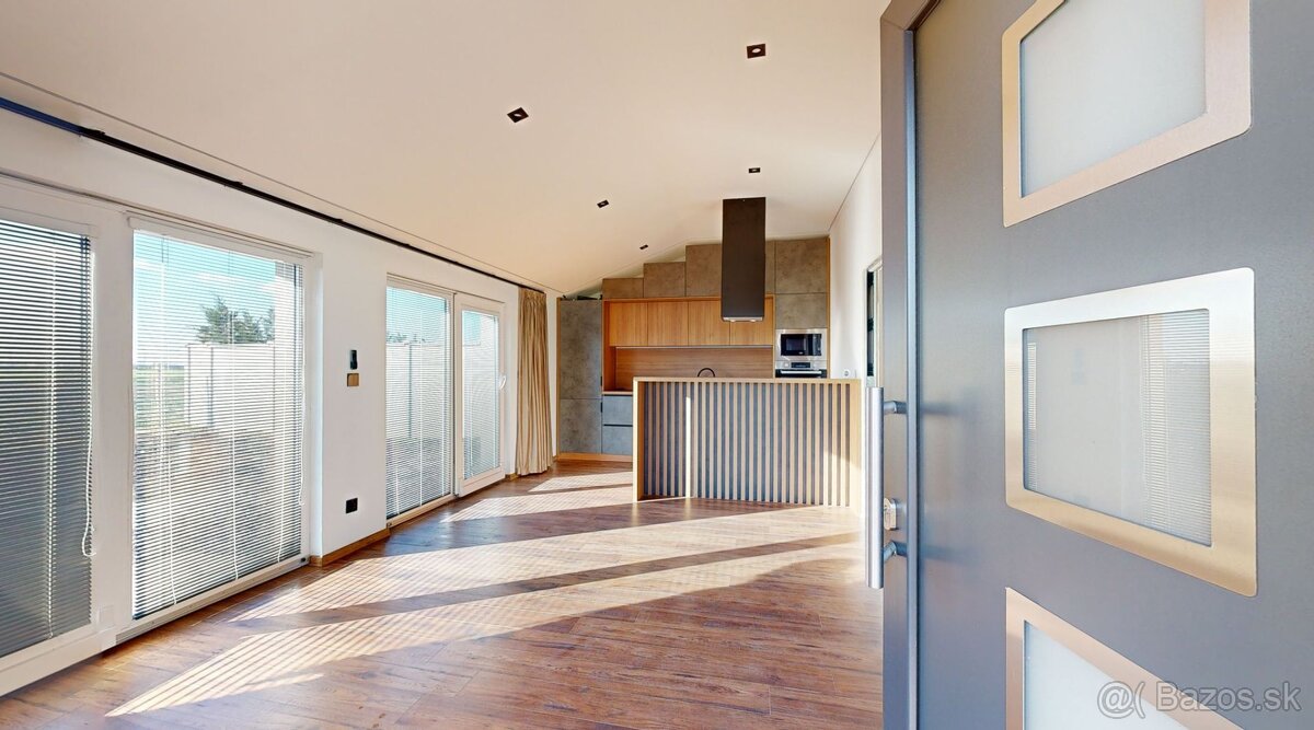 Stavebný pozemok so stavebným povolením s 2 - izbovým rodinn - 2