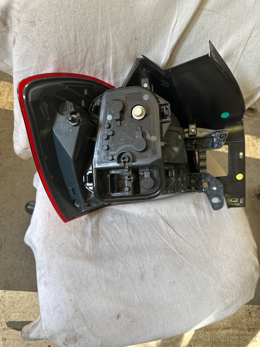 Prave zadne svetlo BMW 1 - 2