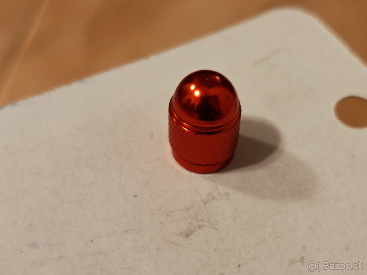 Predám červené ozdobné ventilky na kolesá - 2