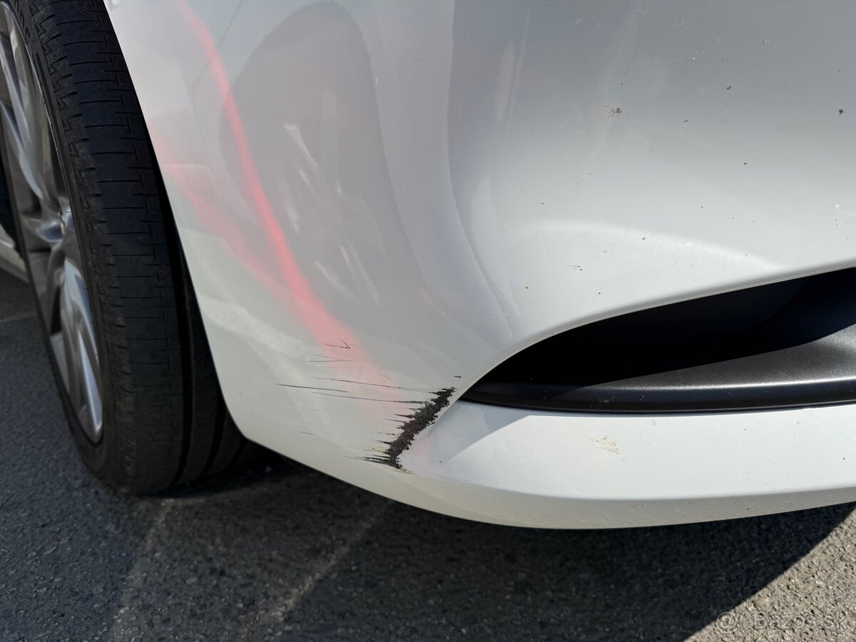 Predám nárazník na Mazdu 3. - 2