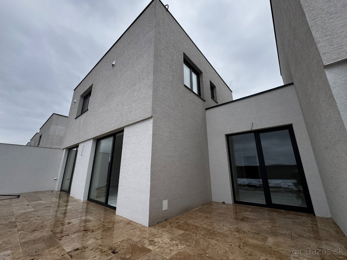 5i dom | pozemok 417m2 | 2x parking - 2