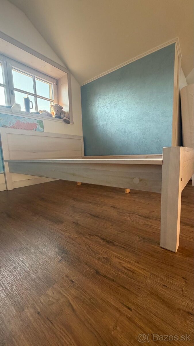 Biela drevena postel 140x200cm - 2