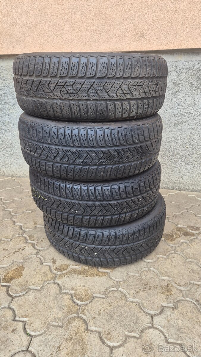 PIRELLI 215 55 R17 - 2