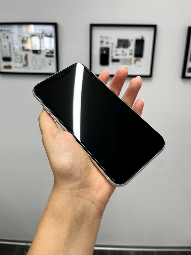 Apple iPhone XR 64GB White - 2