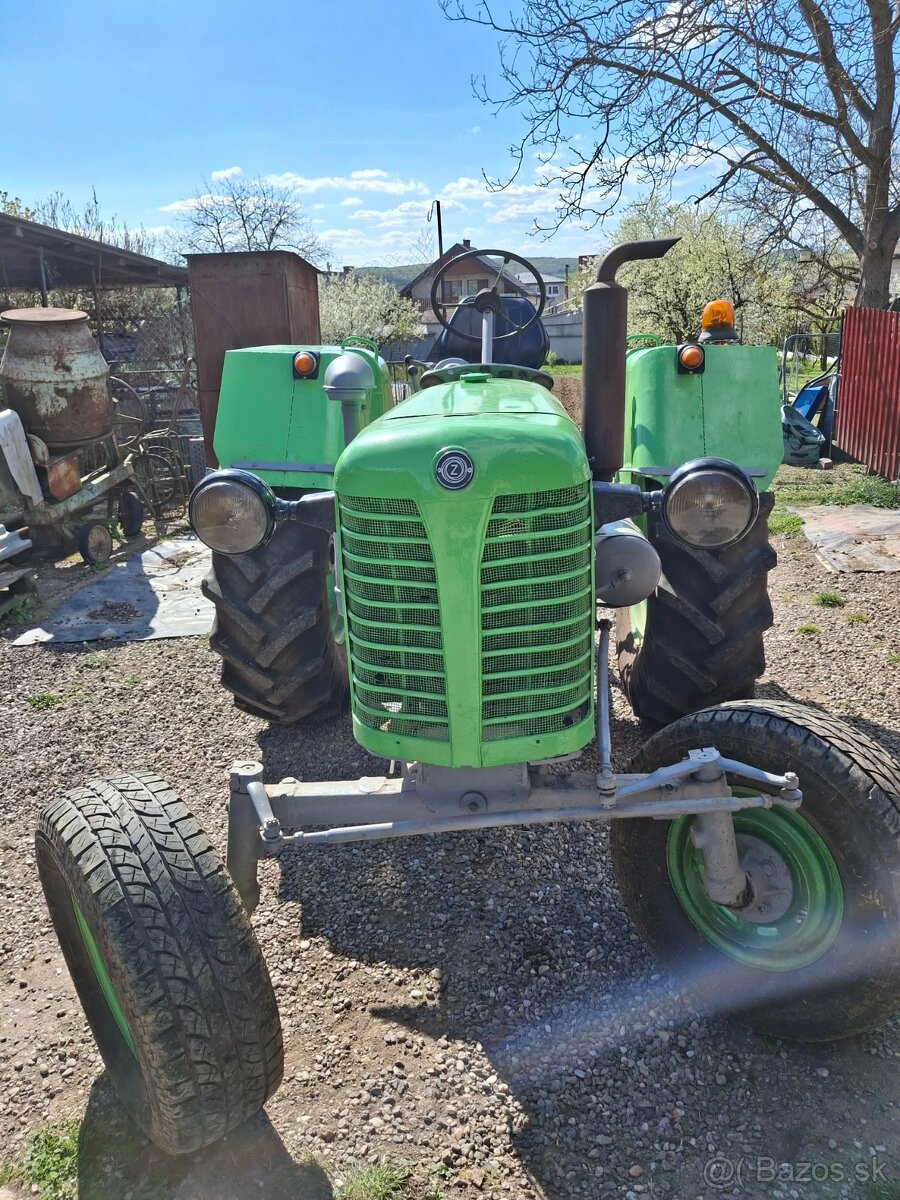 Predám traktor Zetor 25A – 3-valcový motor - 2