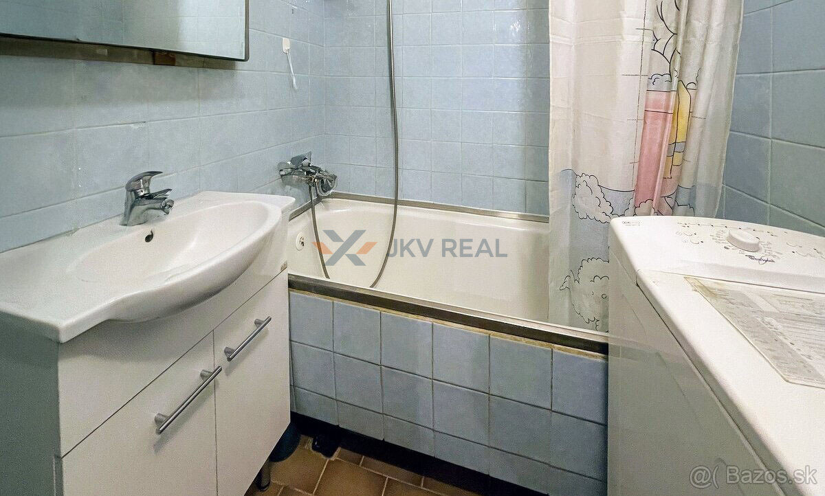 REZERVOVANÝ Predaj: Priestranný 4-izbový Byt s Balkónom a Po - 2