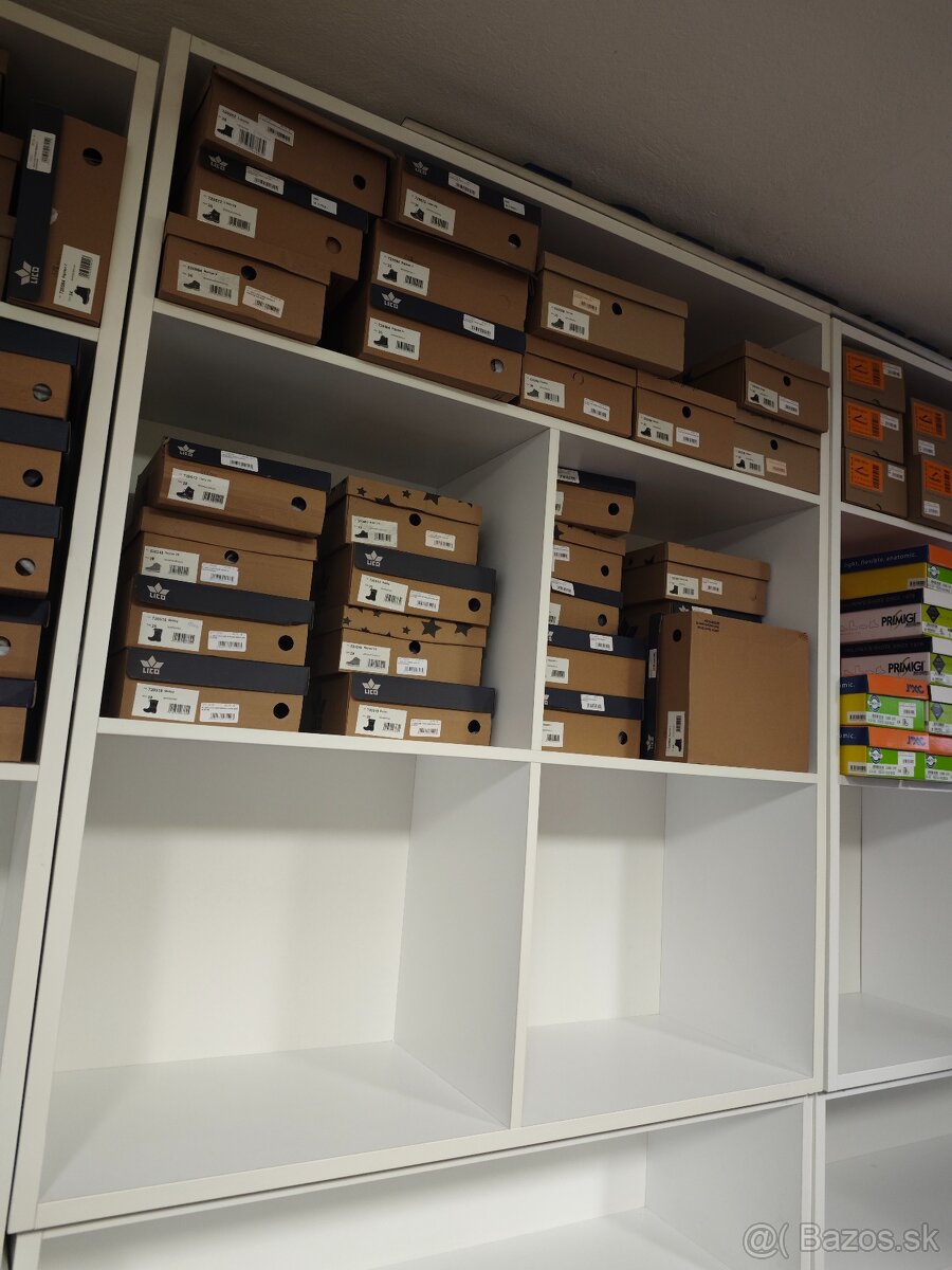 Regály - so sklenenými policami - 2