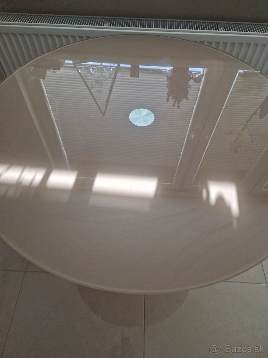 Okrúhly jedálenský stôl - 2