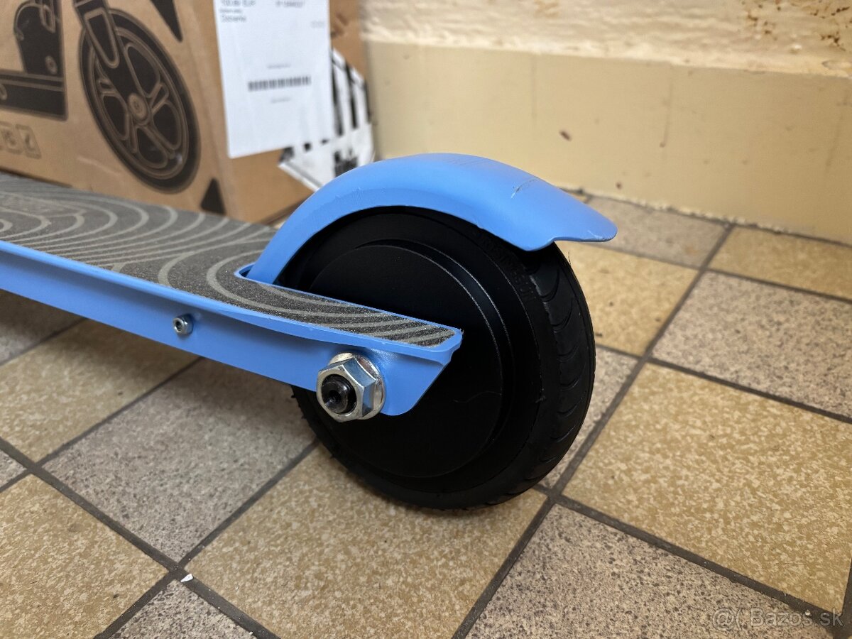 Detská elektricka kolobežka . - 2