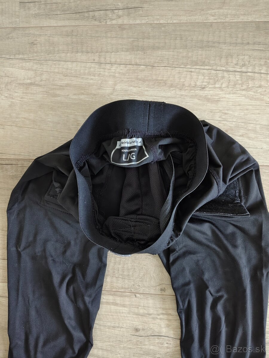 Hokejove gate so suspenzorom - 2