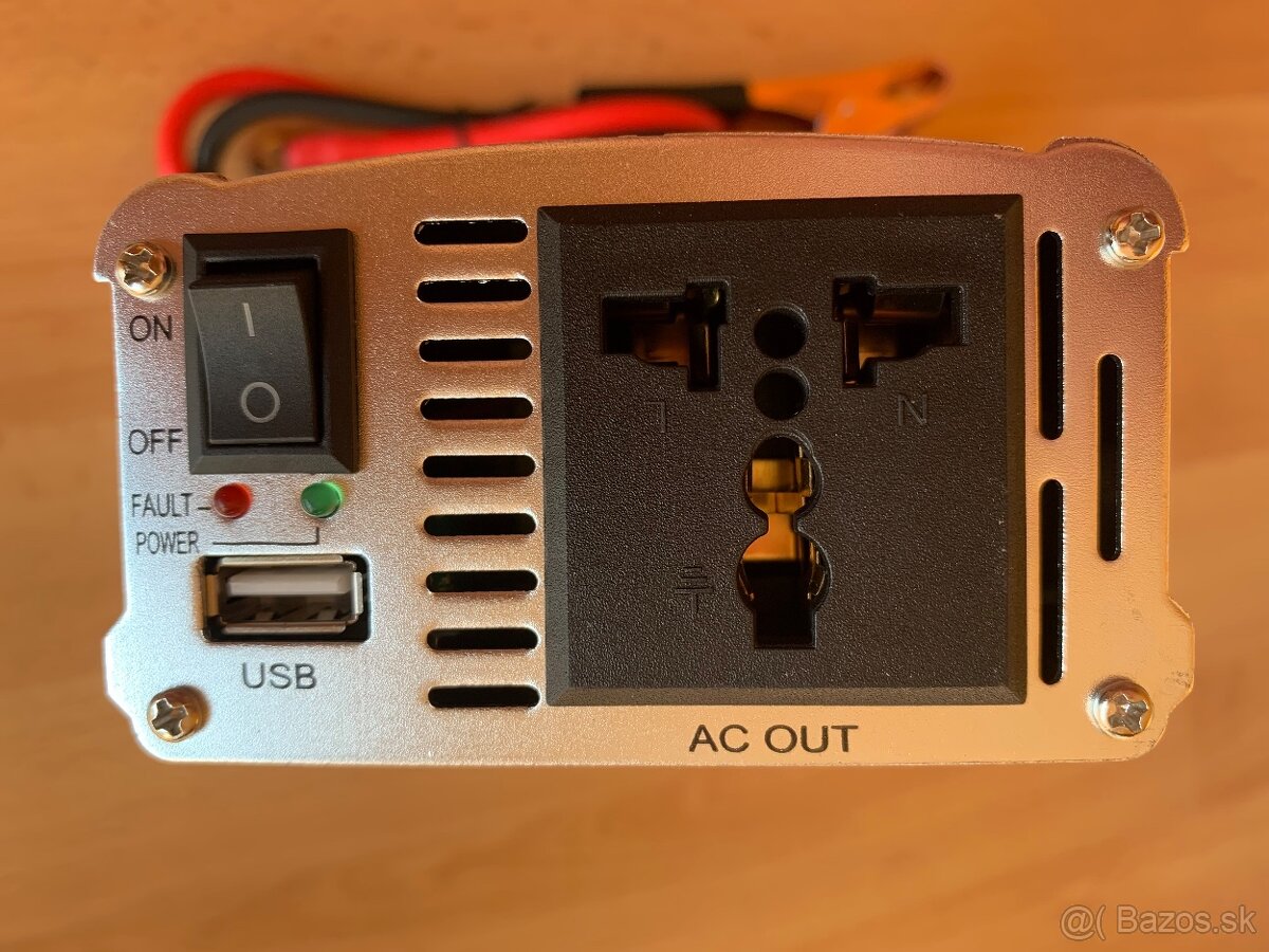 Menič napätia 2000 W z 12 V na 220 V - 2