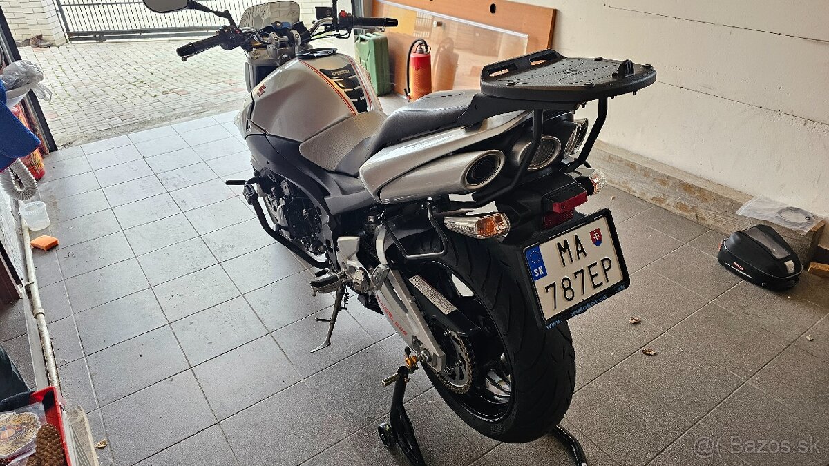 Suzuki GSR 600 - 2