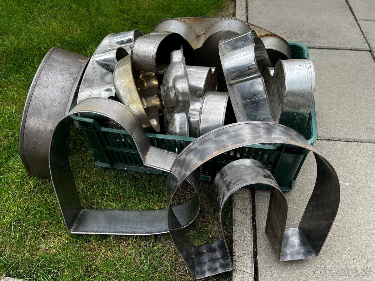 Regale antikorové na kolieskach + gastro zariadenie - 2