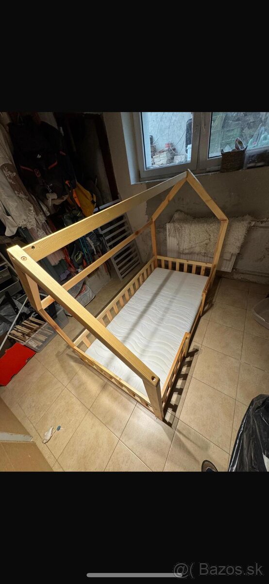 Posteľ v tvare domčeka - 2
