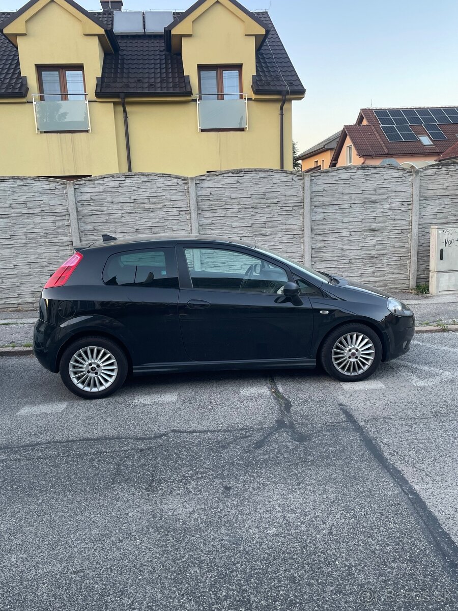 Fiat Punto evo pokazeny vstrekovac - 2