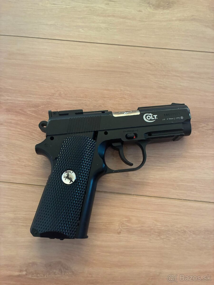 Plynová pištol colt defender - 2