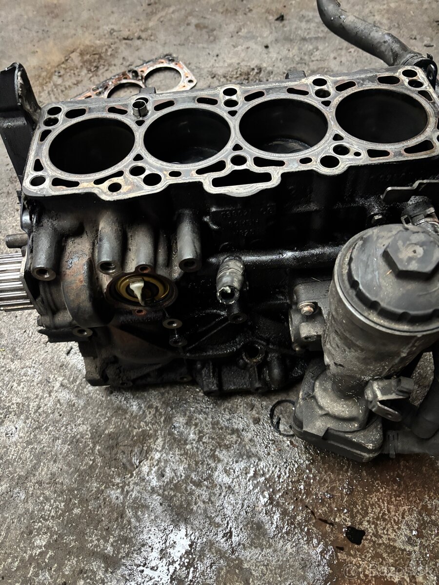 Predám blok motora 1.9 TDi BLS - 2