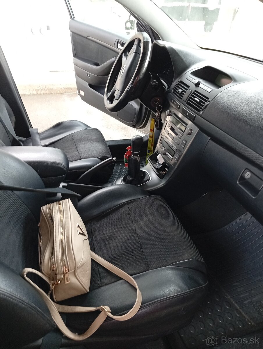 Toyota Avensis - 2