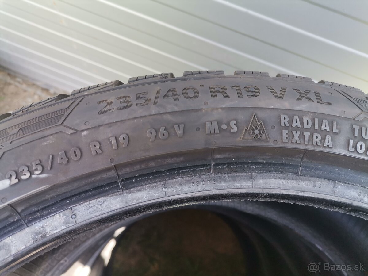 Zimne pneu 235/40 R19 - 2