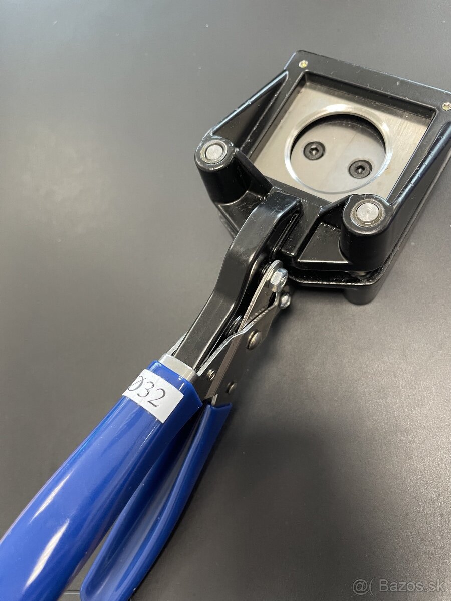 vysekávač grafiky, nožnice na odznaky 32mm - 2