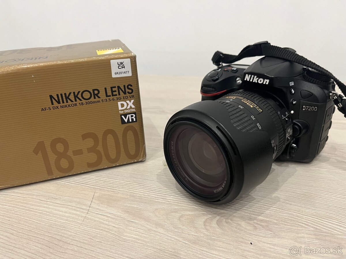 objektív Nikkor 18-300 - 2