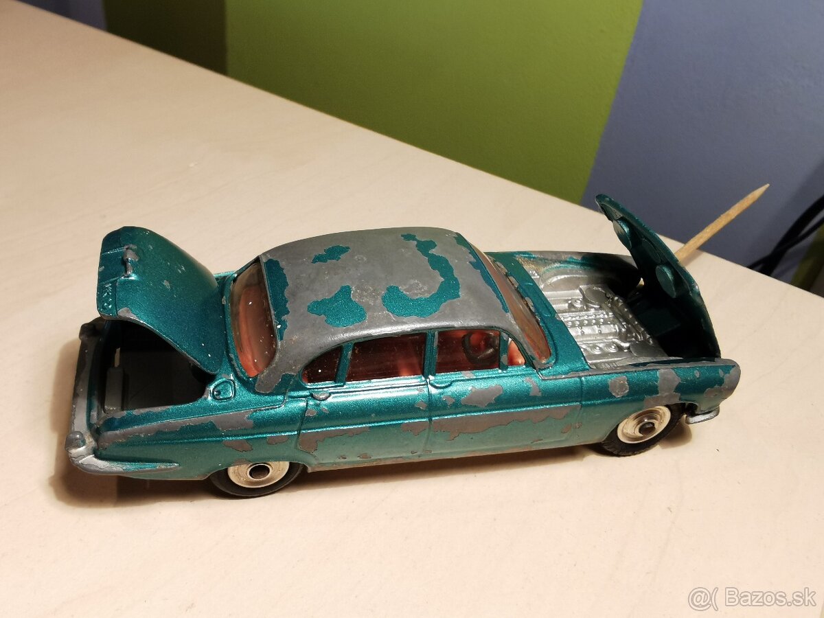Corgi toys Jaguar Mark X - 2