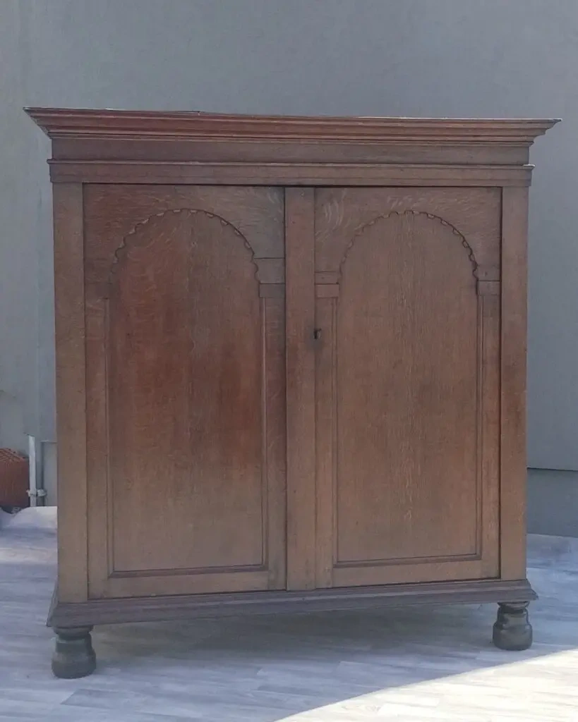 Skriňa starožitná dubová. - 2