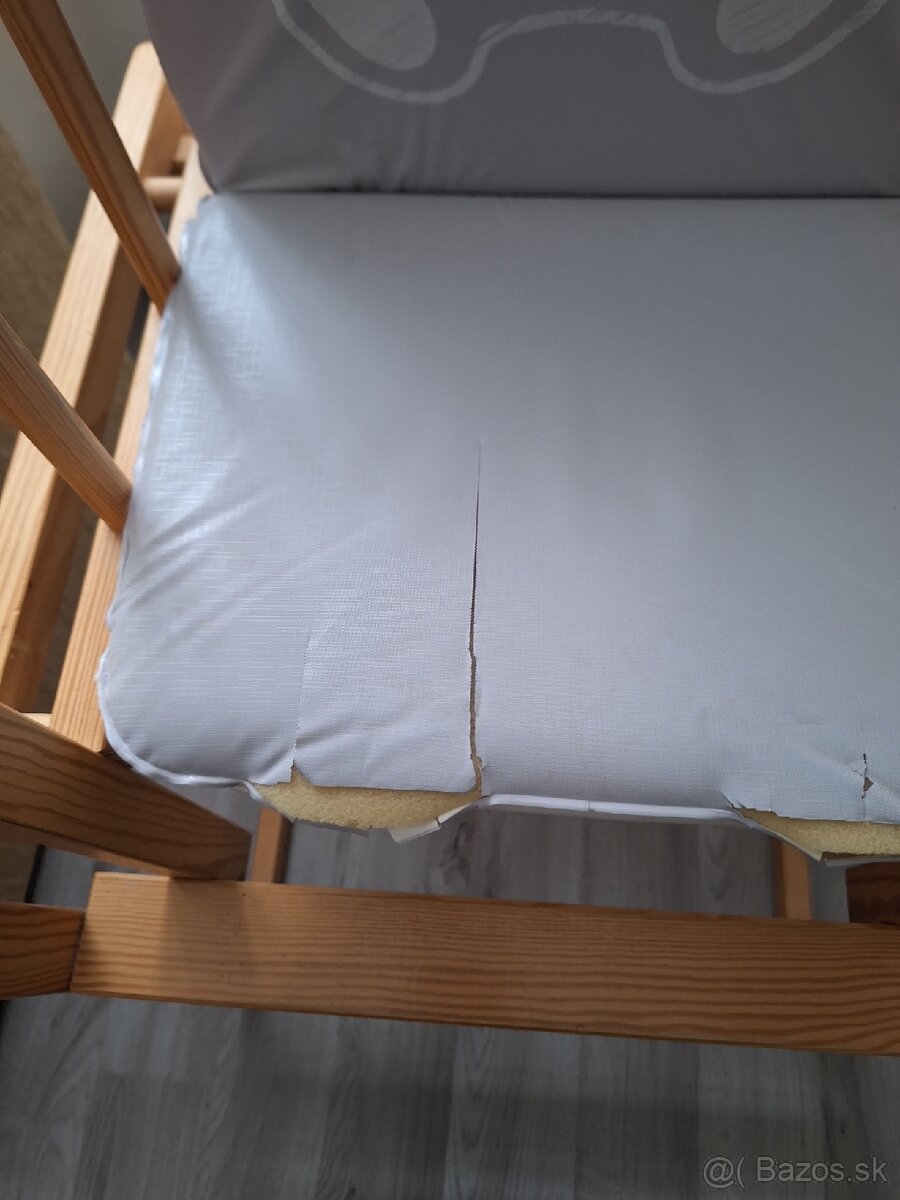 Stolicka na kŕmenie - 2