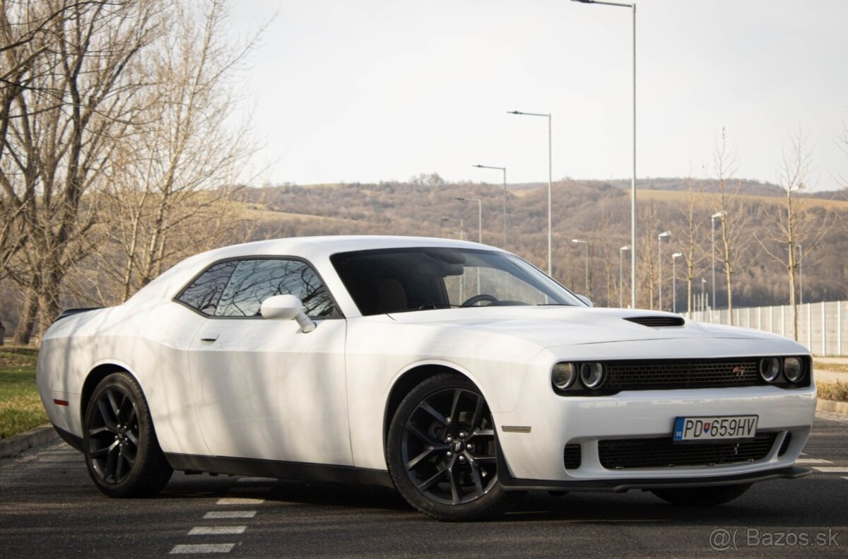 Dodge Challenger 5,7 HEMI RT - 2