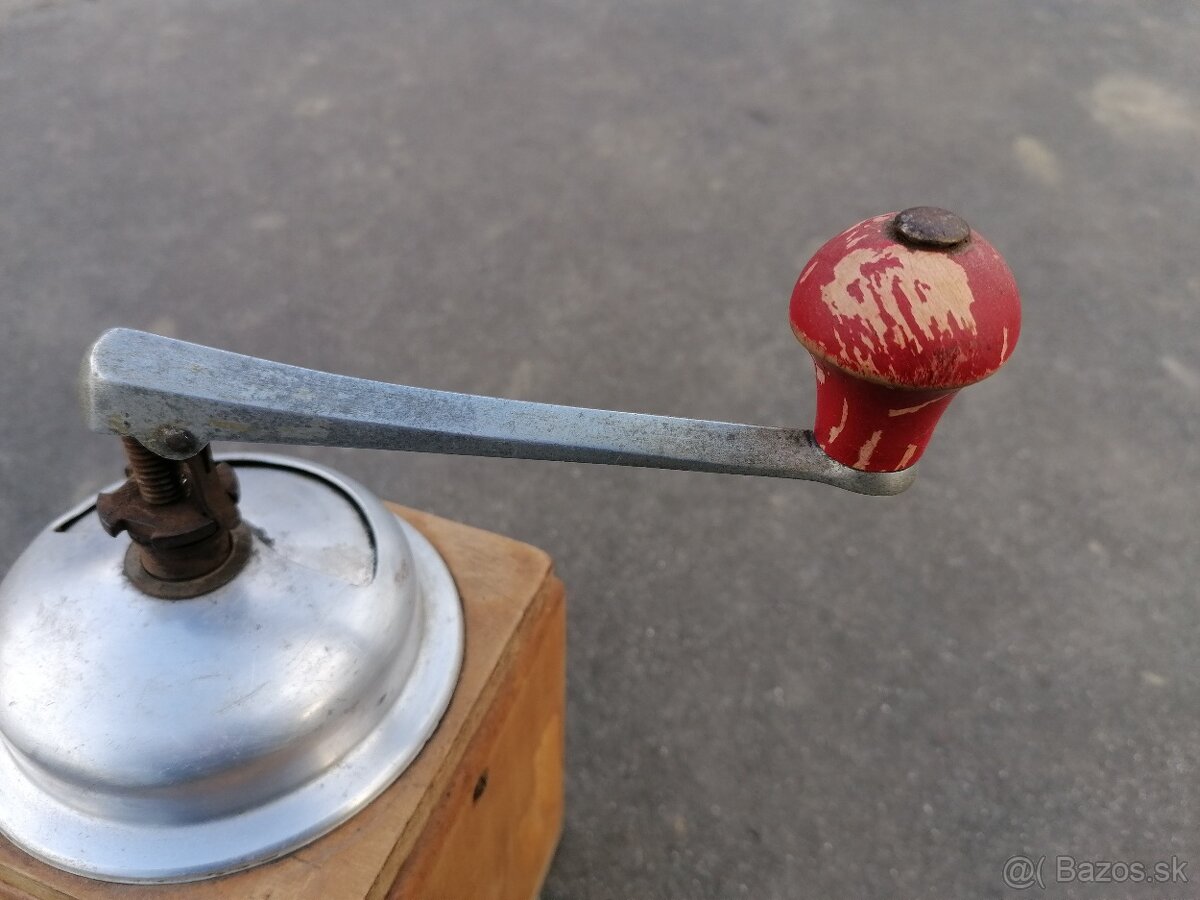 Predám starožitný mlynček na kávu - 2