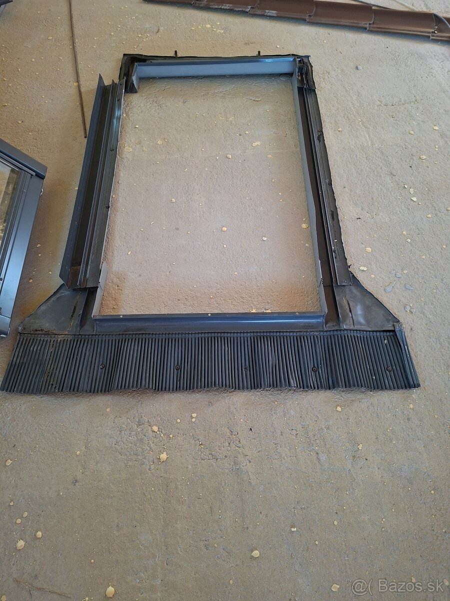 Stresne okno plastove 140x78 - 2