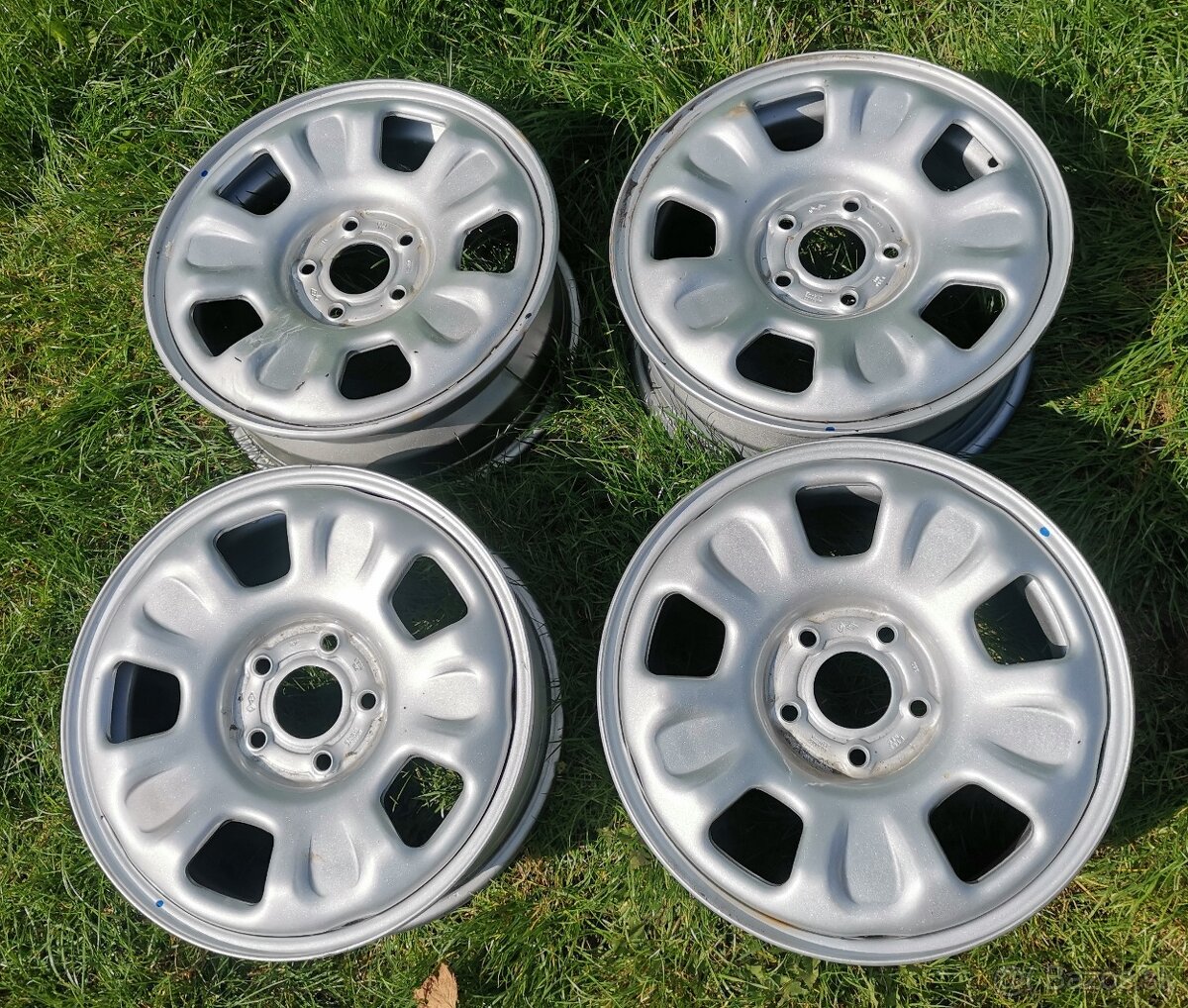 ORIGINÁL RENAULT DACIA DUSTER 35eur plechový disk ORIGINÁL R - 2