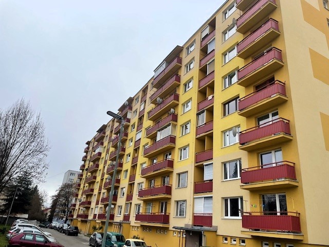 Lukratívny 3,5i byt -balkón a lodžia v centre Brezna -82 m2 - 2