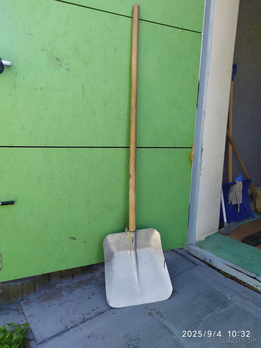 PREDÁM KROMPÁČ. A HLINÍKOVÚ LOPATU. - 2